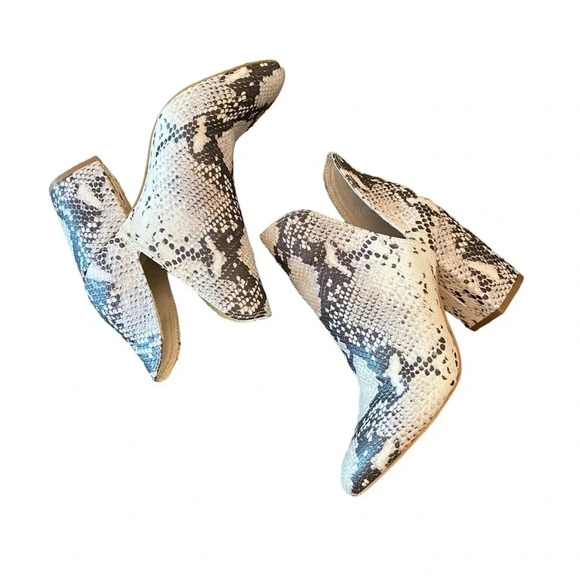 Steve Madden Women’s Rookie Booties - Picture 4 of 9